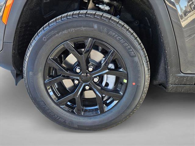 New 2025 Jeep Grand Cherokee Altitude image 10