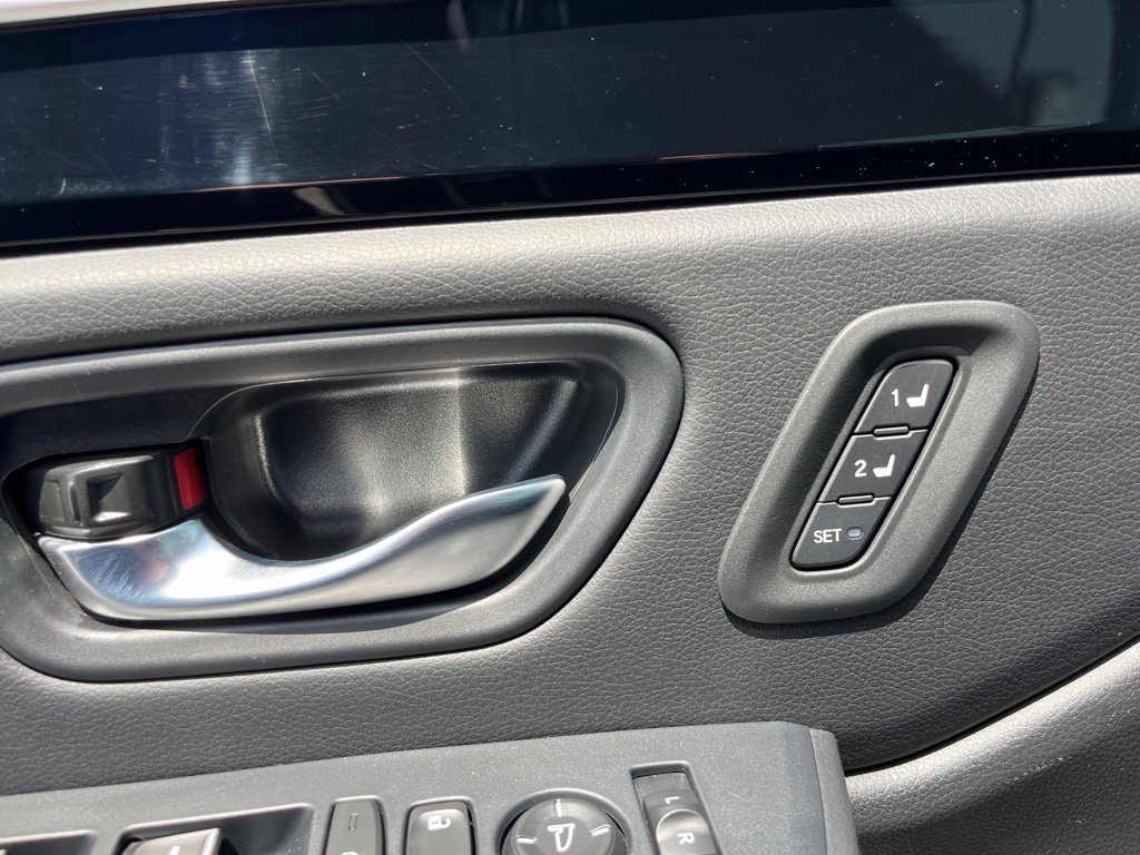 Certified 2025 Honda Pilot Touring image 12