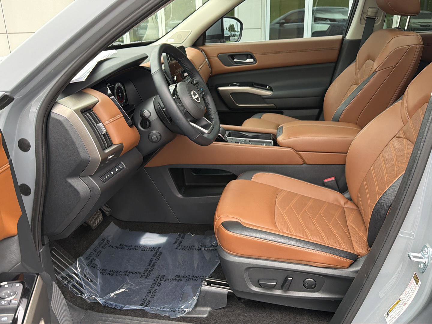 Used 2025 Nissan Pathfinder Platinum FWD image 10