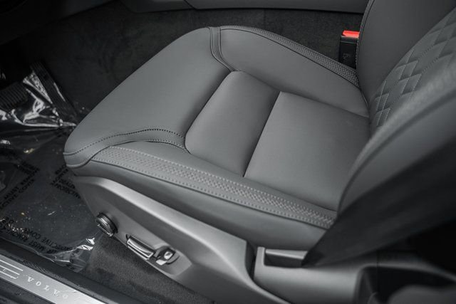 New 2026 Volvo XC90 B6 Plus w/ Protection Package Premier image 36