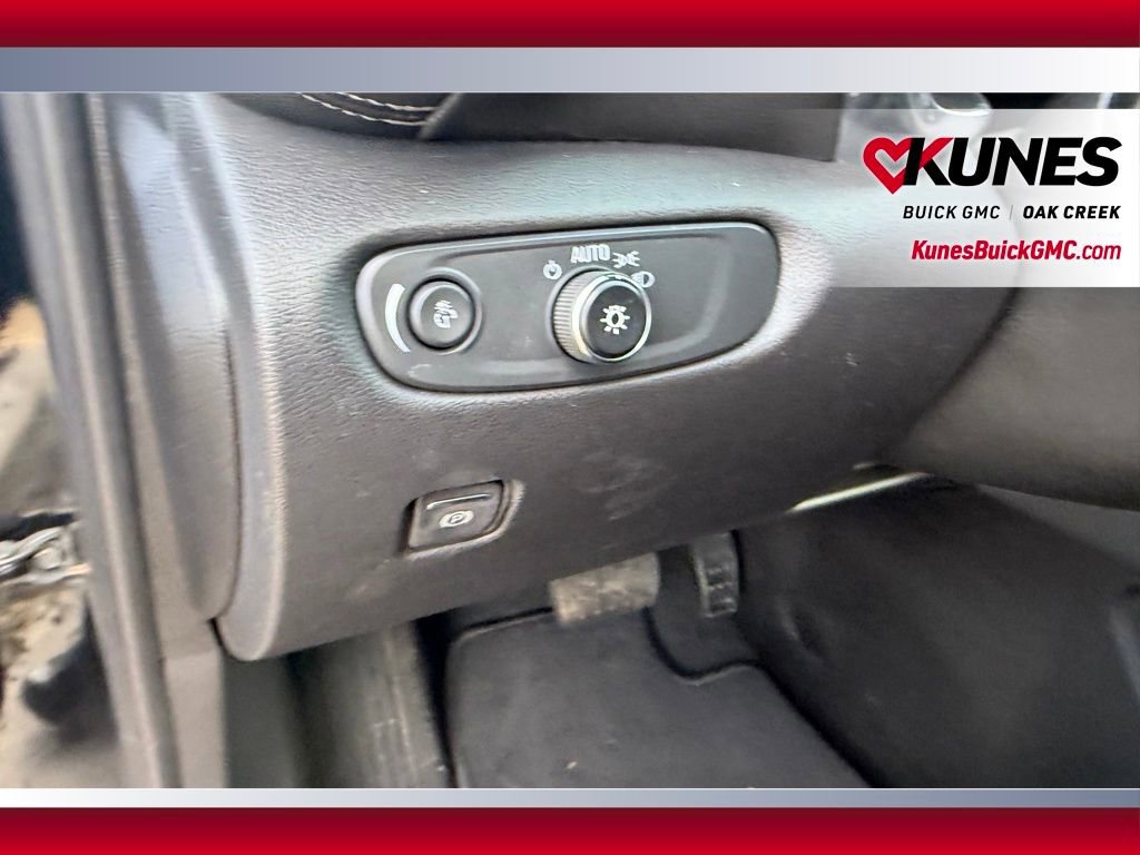 Used 2025 Chevrolet Blazer LT FWD image 10