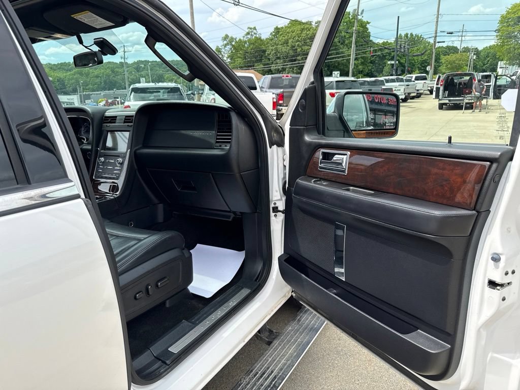 Used 2017 Lincoln Navigator Select AWD/4WD image 43