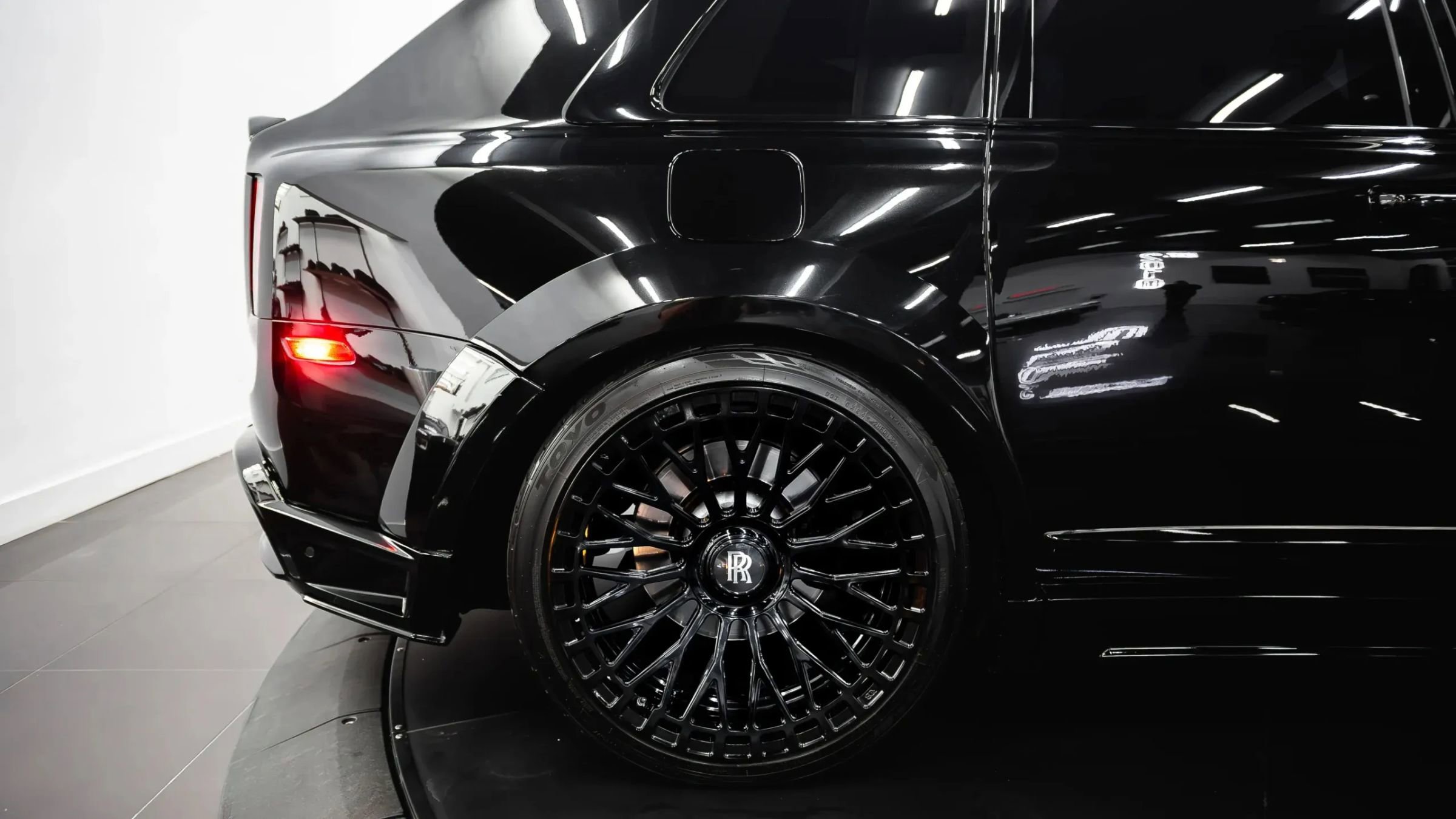 Used 2021 Rolls-Royce Cullinan image 13