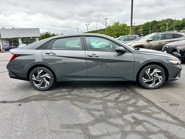 New 2025 Hyundai Elantra SEL image 4