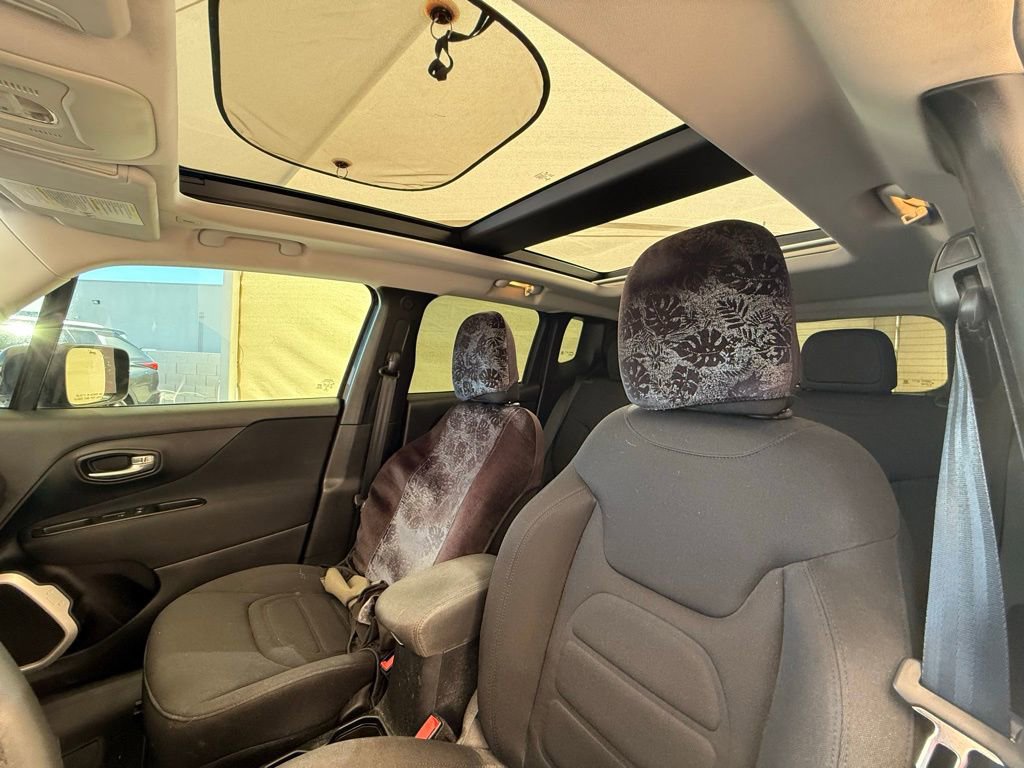 Used 2018 Jeep Renegade Latitude w/ Popular Equipment Group image 12