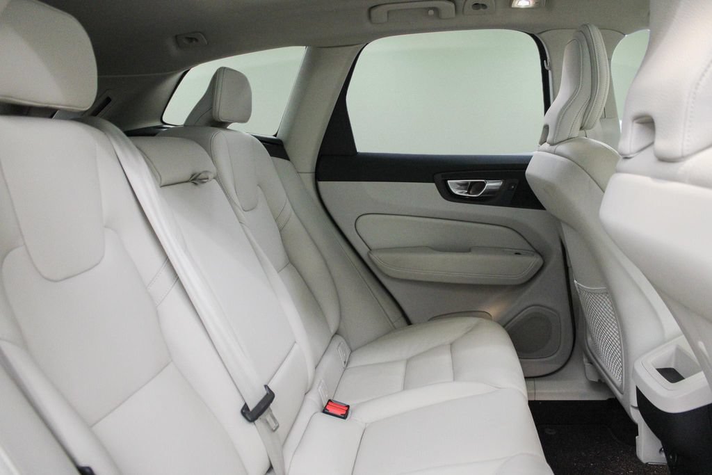 Used 2025 Volvo XC60 B5 Plus w/ Protection Package Premier AWD/4WD image 27