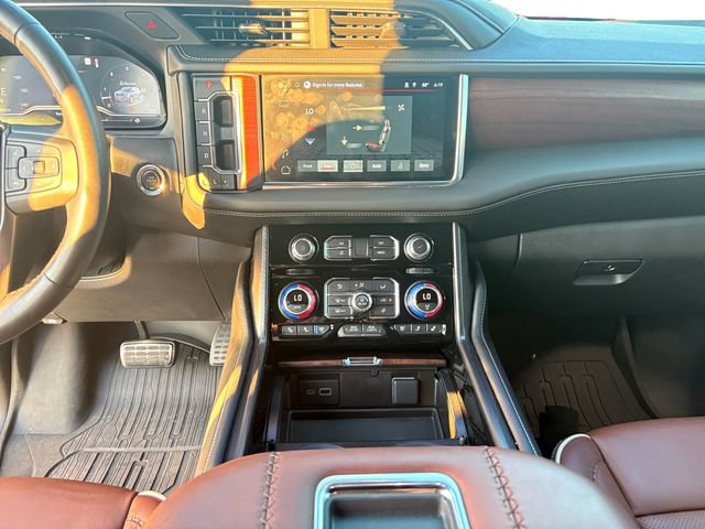 Used 2024 GMC Yukon Denali Ultimate AWD/4WD image 13
