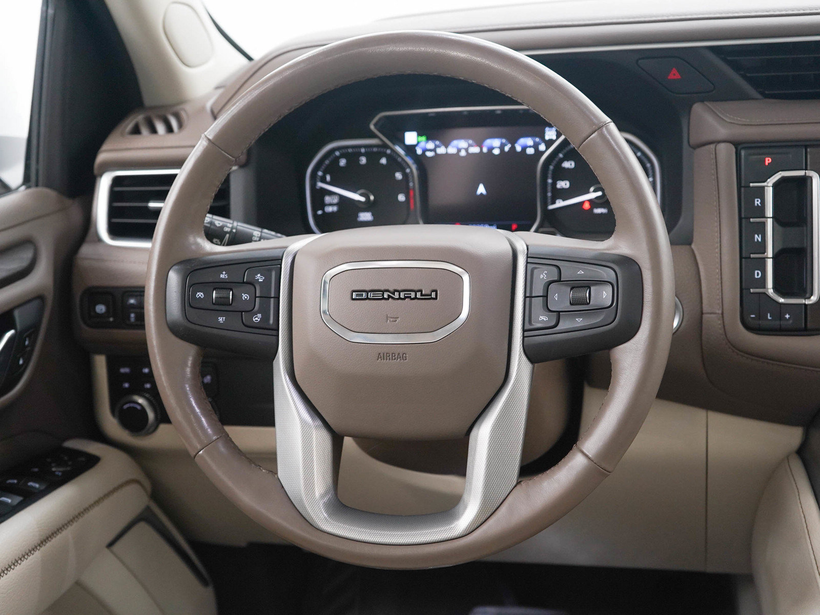 Used 2021 GMC Yukon Denali w/ Denali Premium Package AWD/4WD image 18