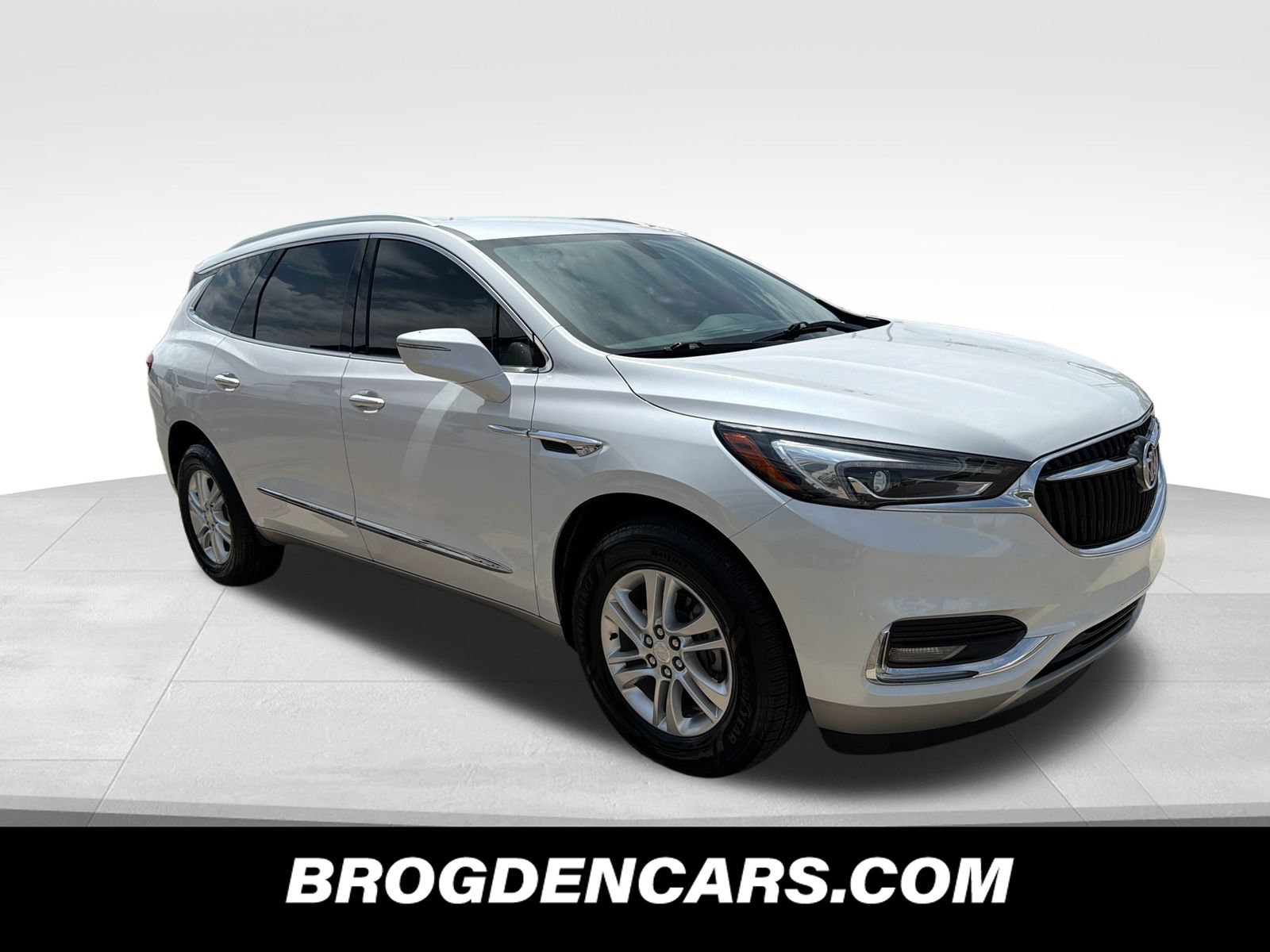 Used 2018 Buick Enclave Essence w/ Trailering Package FWD image 1
