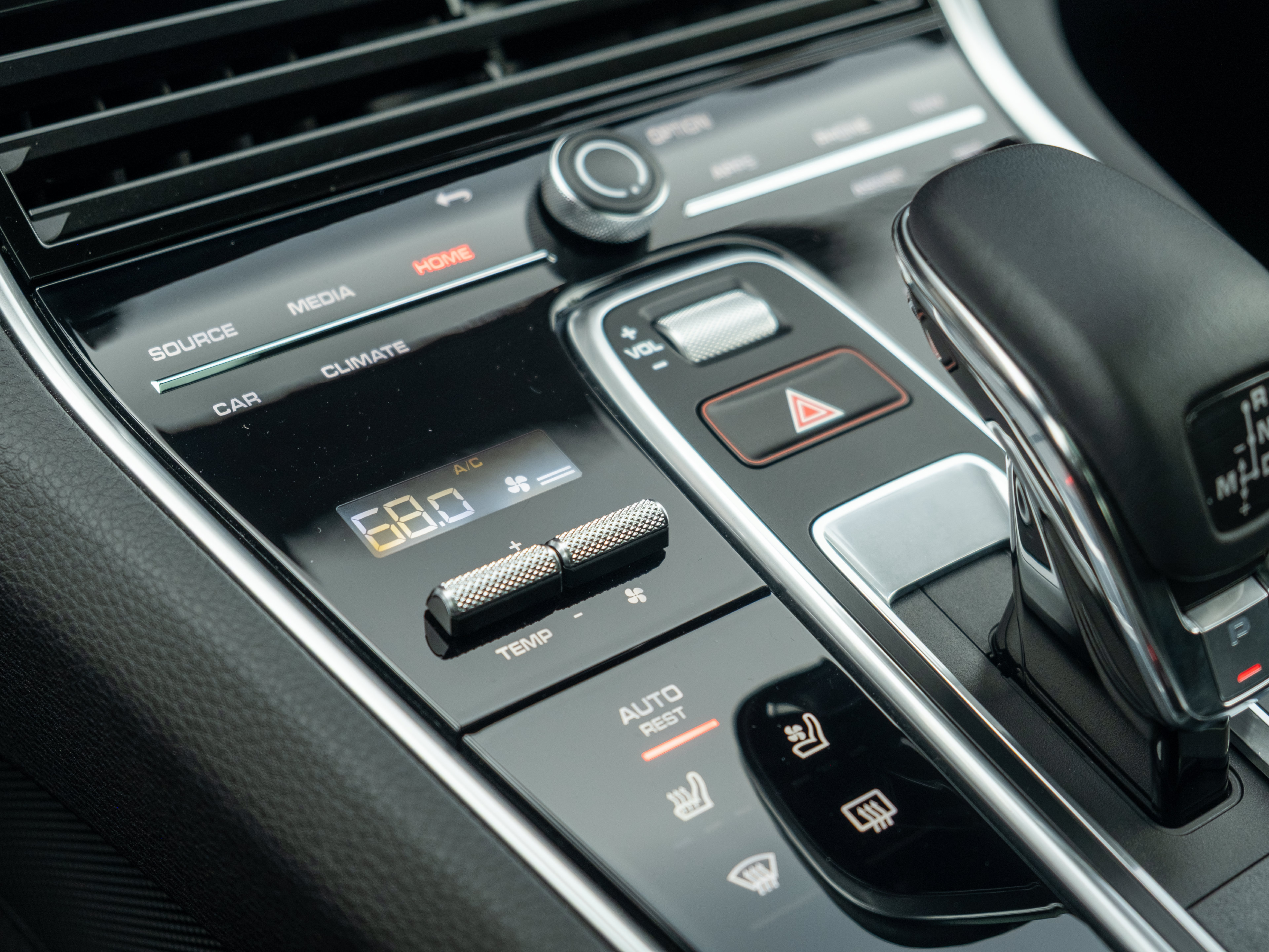 Certified 2023 Porsche Panamera 4 Platinum Edition AWD/4WD image 34