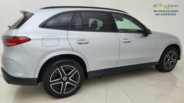 Used 2025 Mercedes-Benz GLC 300 4MATIC image 30