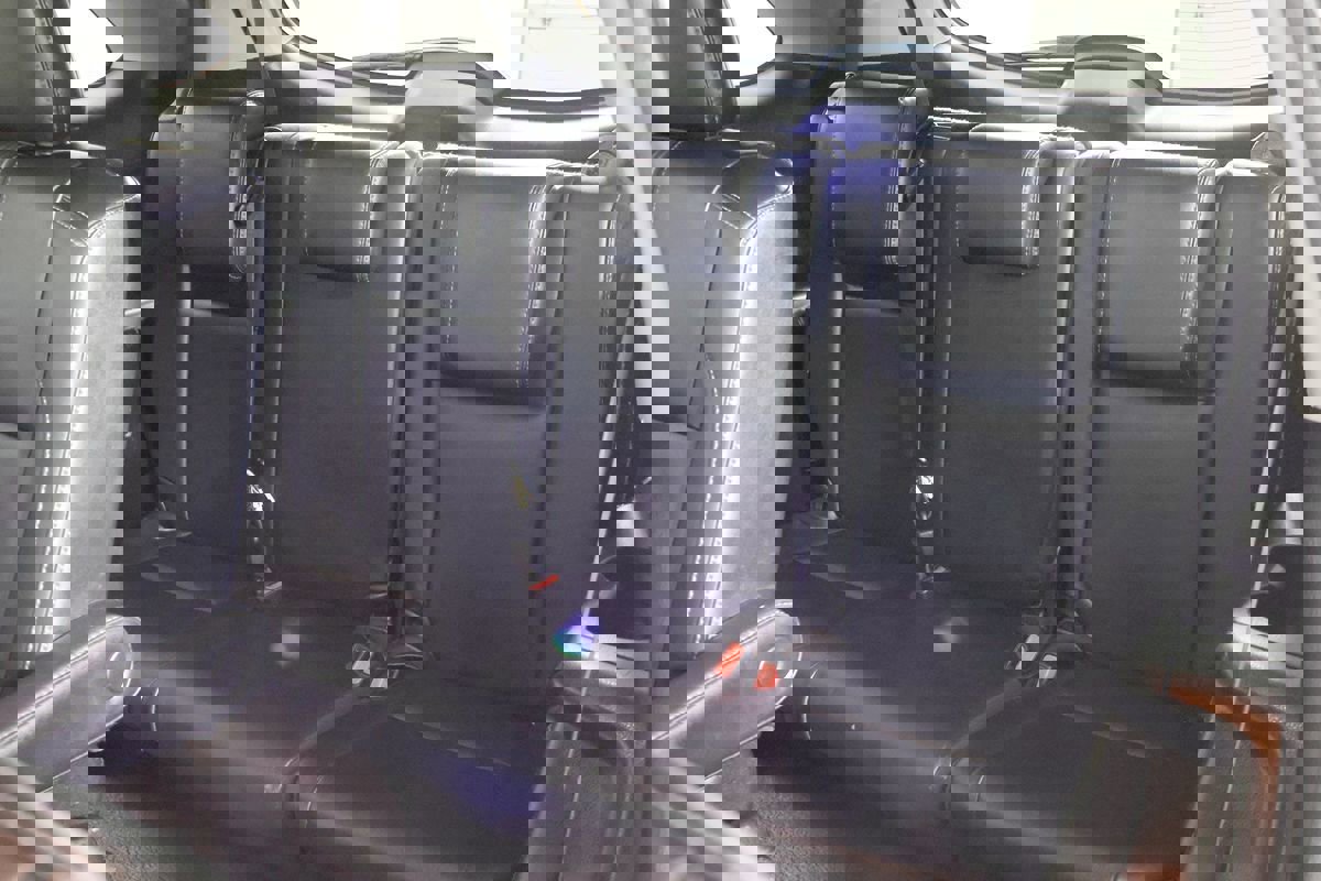 Used 2018 Toyota Highlander SE image 38