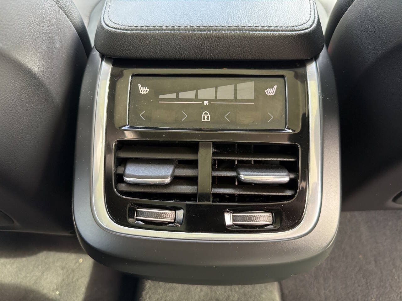 Used 2020 Volvo XC90 T5 Momentum AWD/4WD image 26