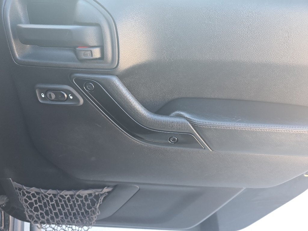 Used 2015 Jeep Wrangler Unlimited Sahara AWD/4WD image 40