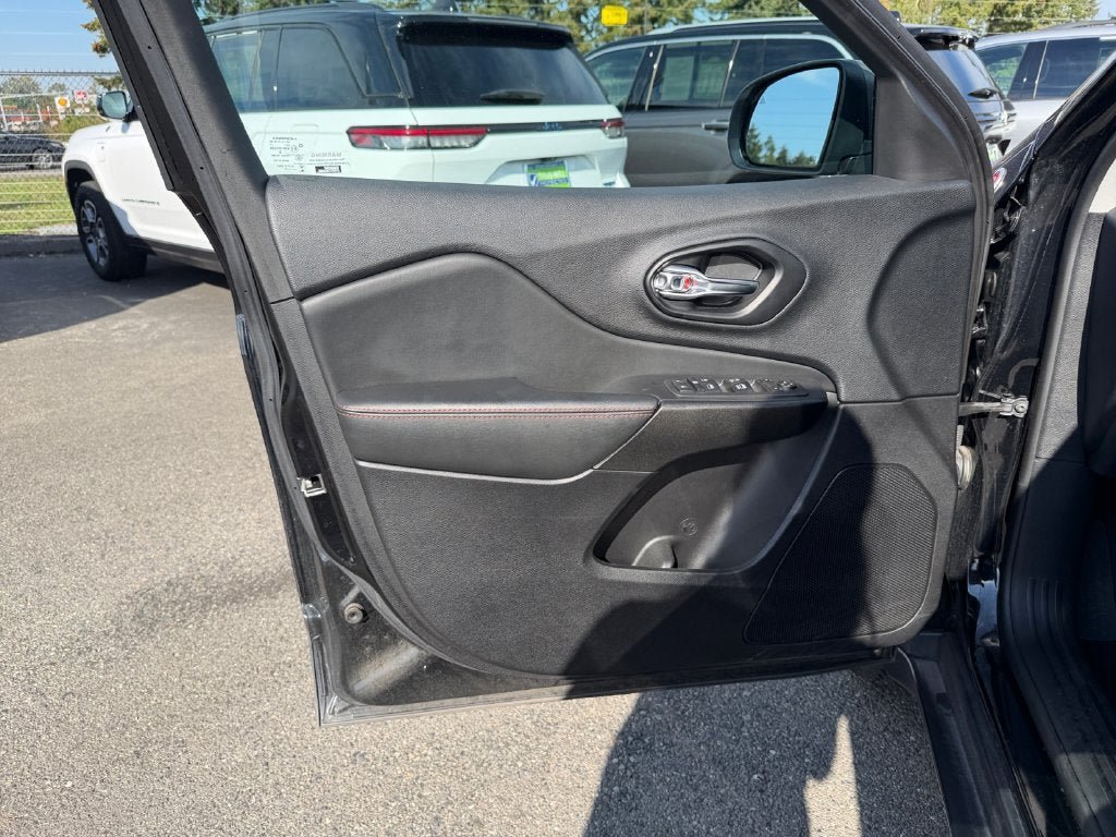 Used 2021 Jeep Cherokee Trailhawk w/ Trailer Tow Group AWD/4WD image 21