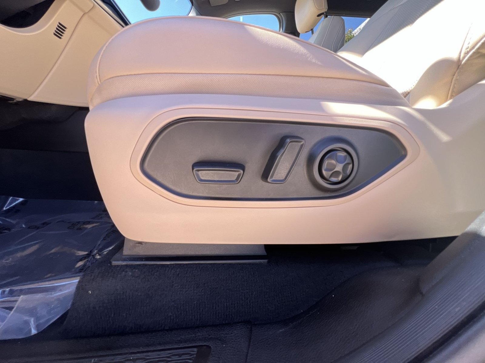 Used 2023 Jeep Grand Cherokee L Limited w/ Luxury Tech Group II AWD/4WD image 14