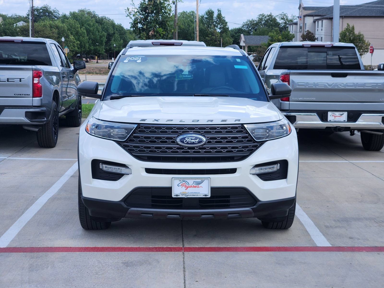 Used 2021 Ford Explorer XLT w/ Equipment Group 202A RWD image 6
