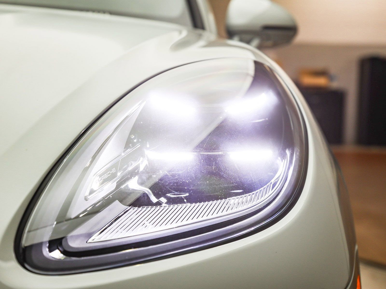 Certified 2025 Porsche Macan image 11