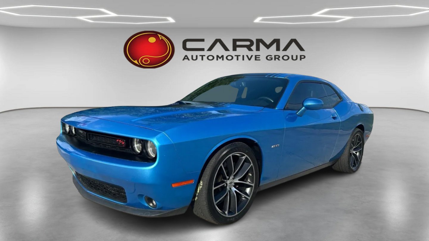 Used 2015 Dodge Challenger R/T RWD image 1