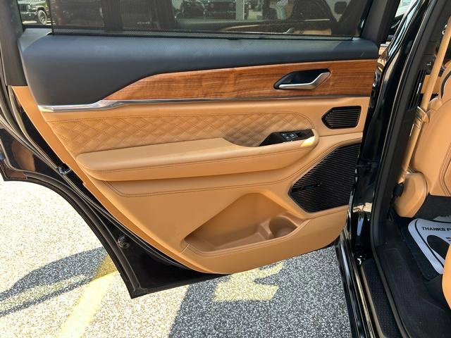 Used 2023 Jeep Grand Cherokee L Summit image 13