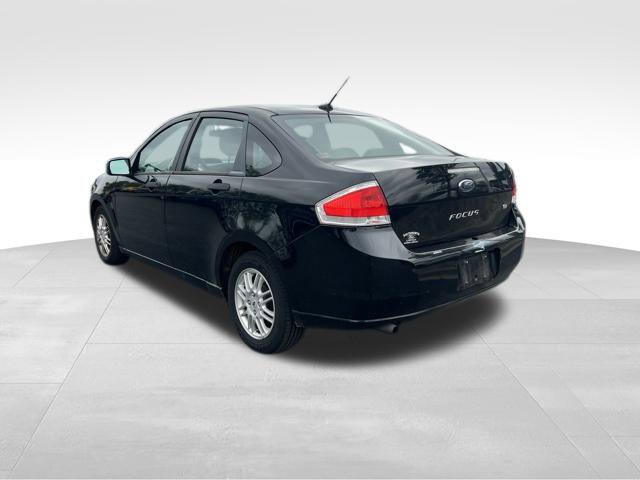 Used 2010 Ford Focus SE FWD image 5