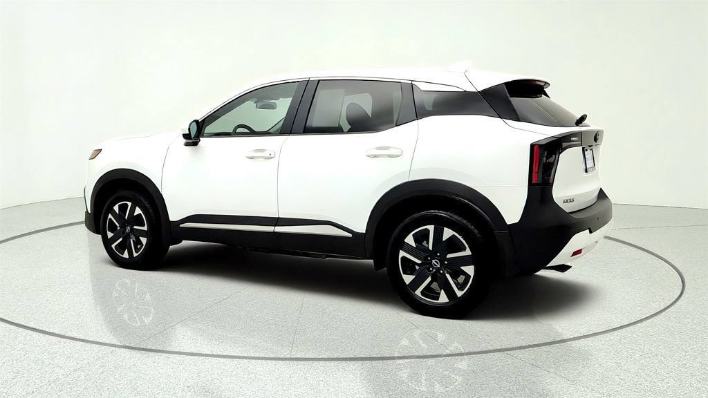Used 2025 Nissan Kicks SV AWD/4WD image 7
