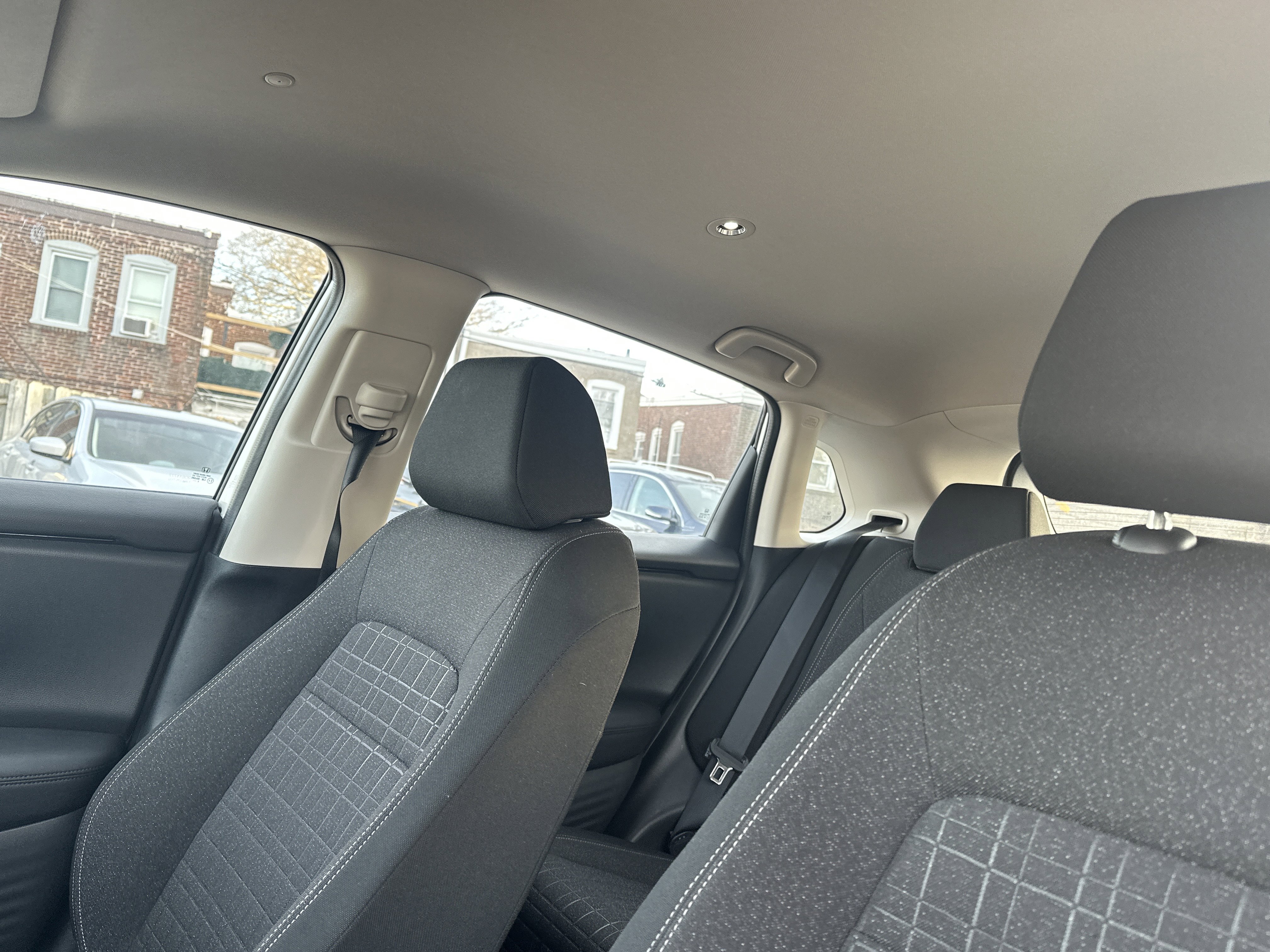 Used 2023 Honda HR-V LX image 9