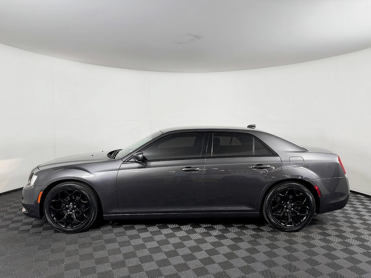 Used 2017 Chrysler 300 S RWD image 16