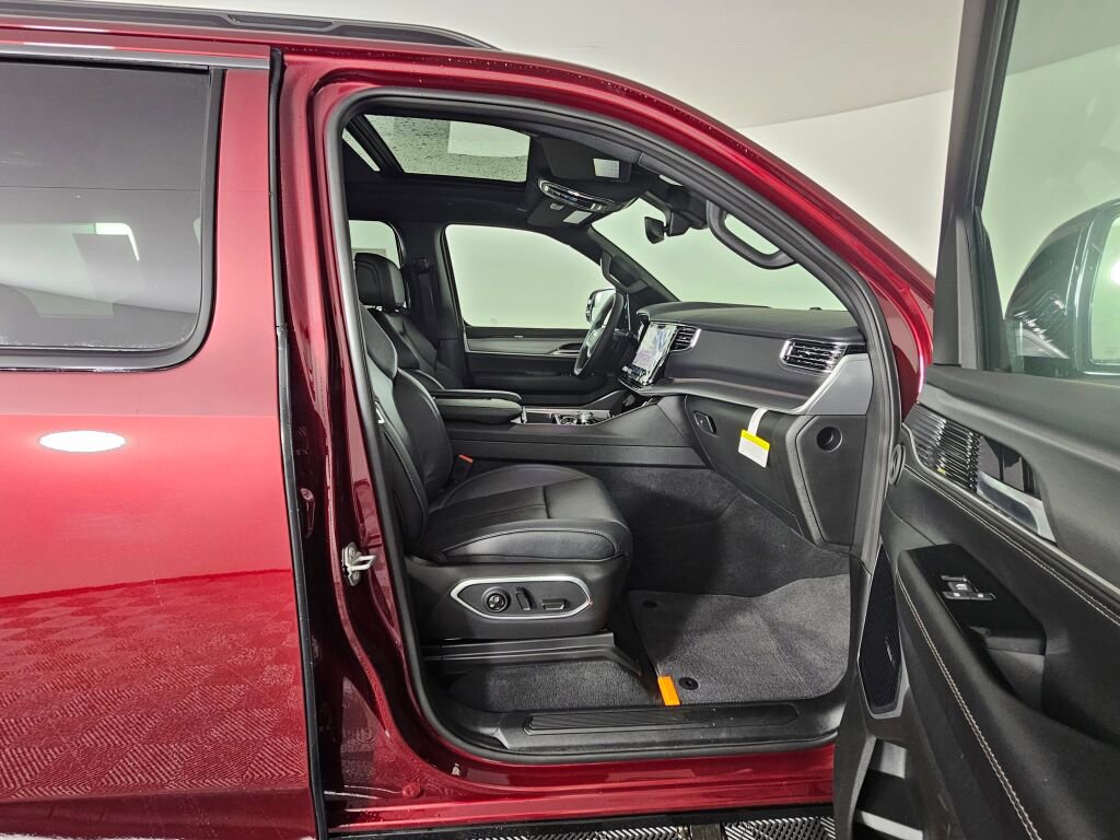 New 2026 Jeep Grand Wagoneer Limited AWD/4WD image 41