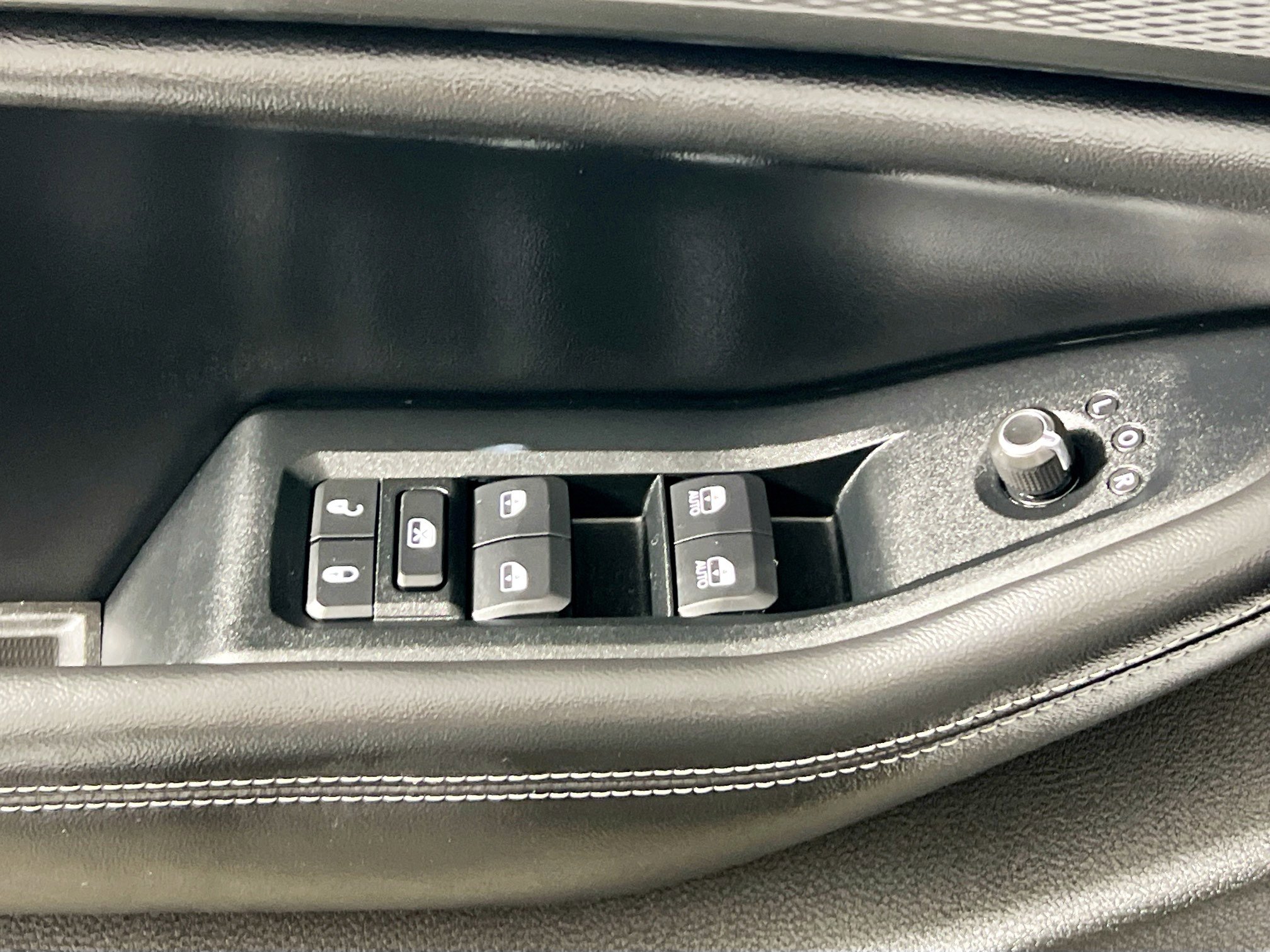 Used 2023 Jeep Grand Cherokee L Laredo image 16