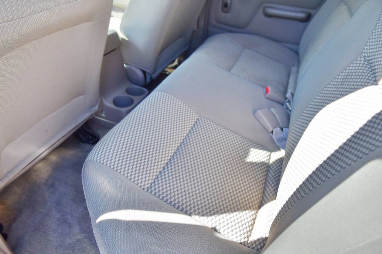 Used 2001 Nissan Frontier SE image 16