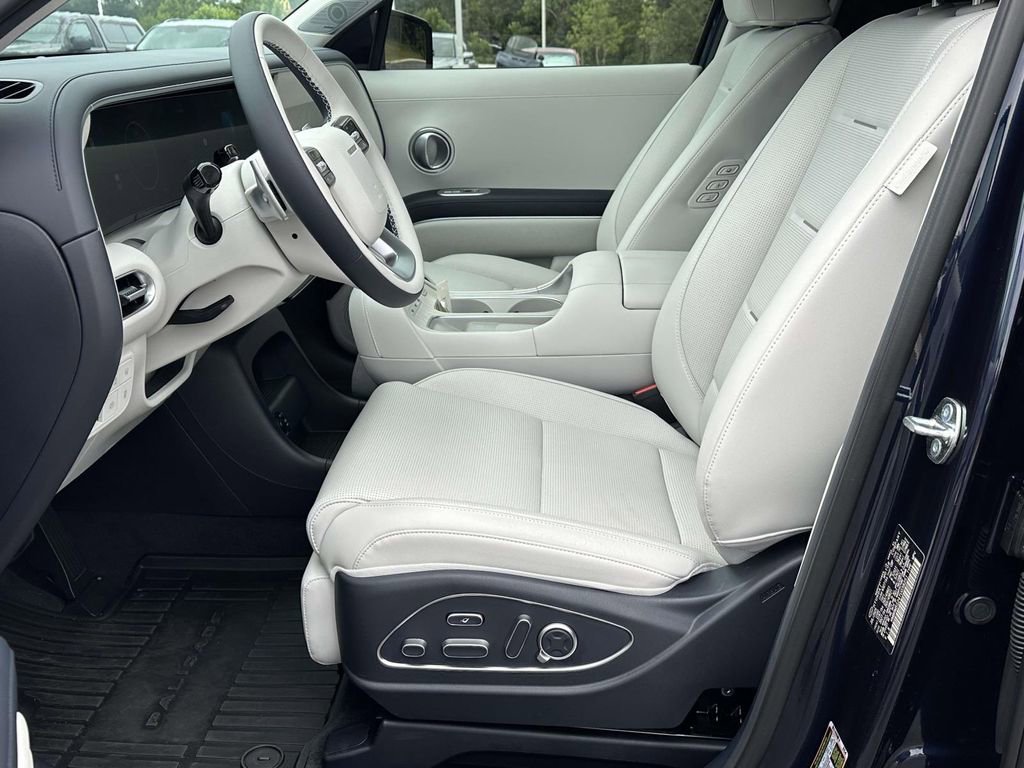 Used 2026 Hyundai Palisade Calligraphy FWD image 4
