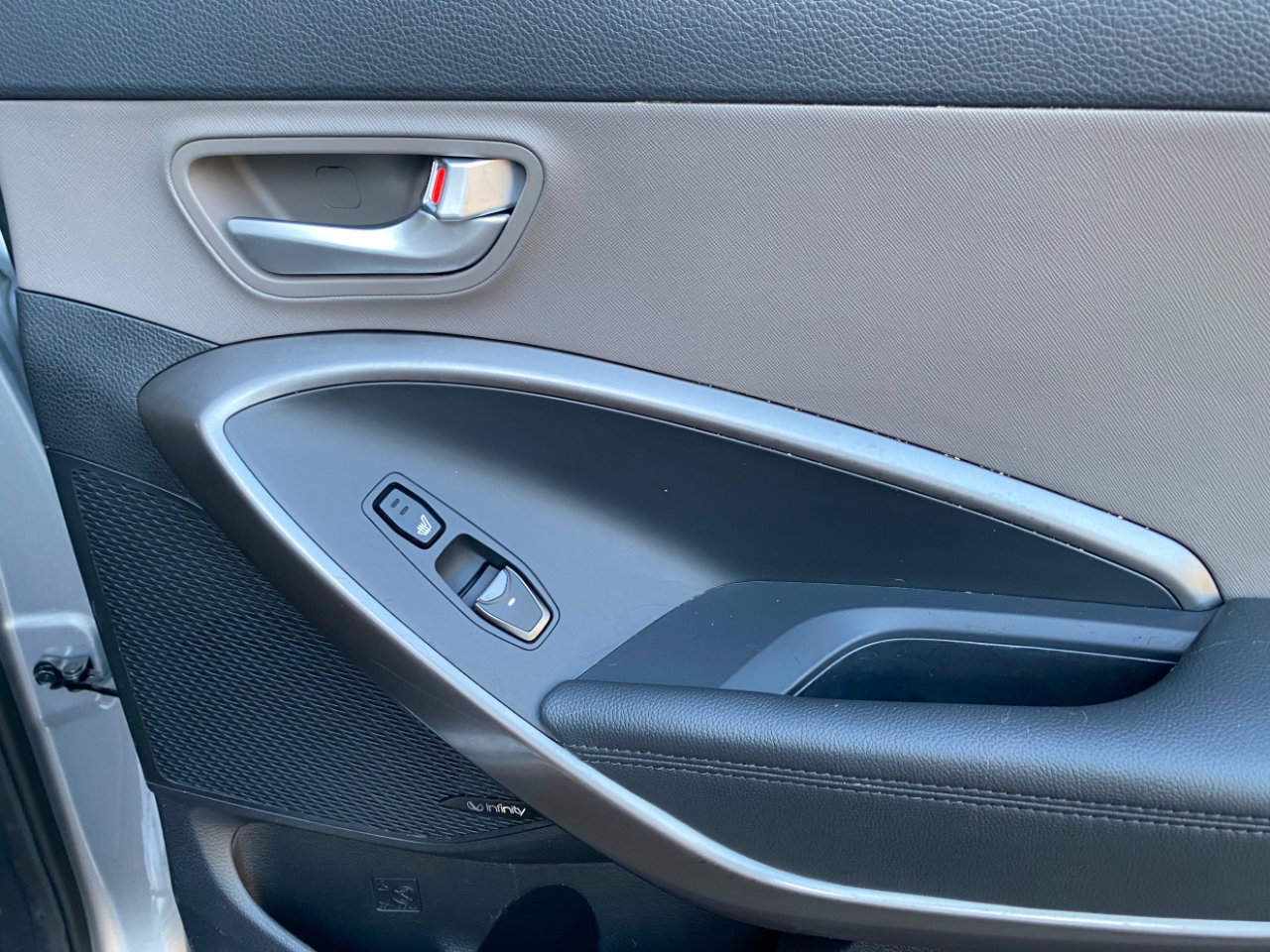 Used 2017 Hyundai Santa Fe SE Ultimate 3.3L Auto w/ SE Ultimate Tech Package 03 image 43