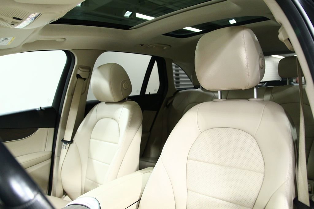 Used 2019 Mercedes-Benz GLC 300 4MATIC image 6