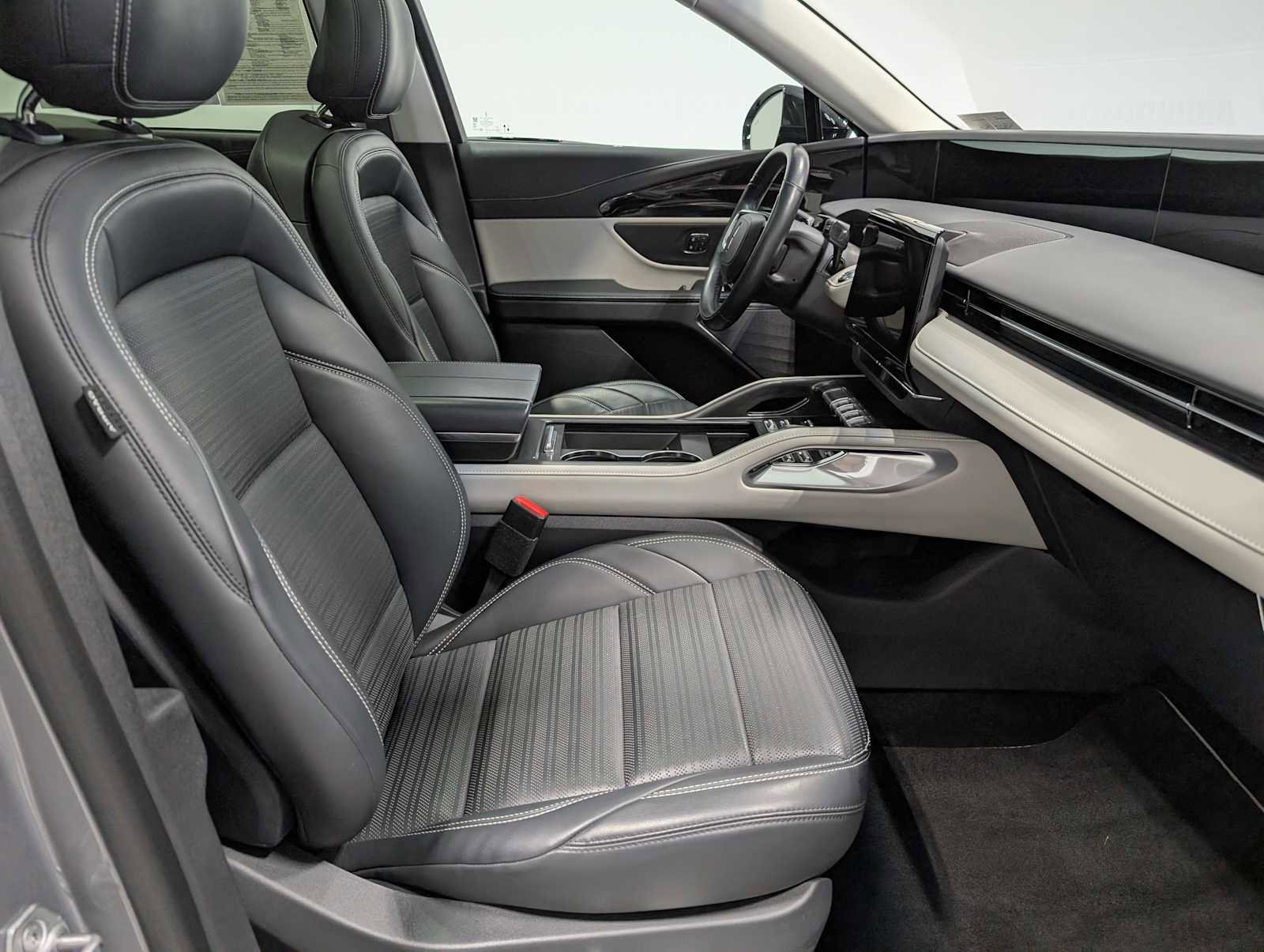 Certified 2024 Lincoln Nautilus Reserve w/ Equipment Group 202A AWD/4WD image 43