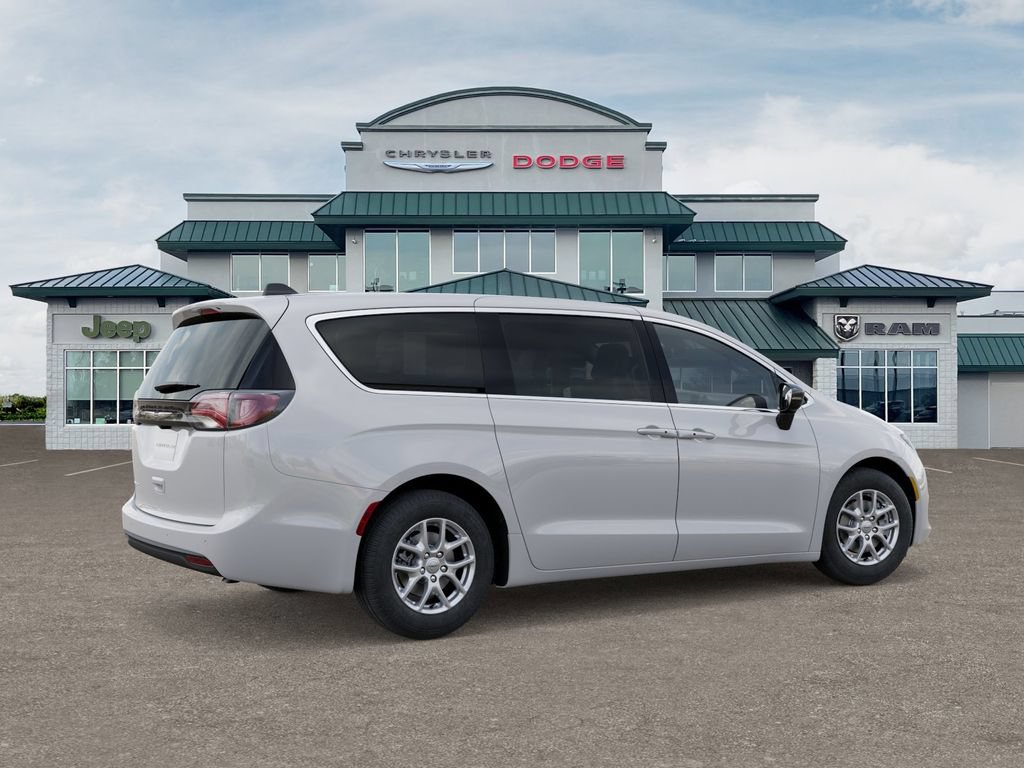 Used 2026 Chrysler Voyager LX FWD image 4