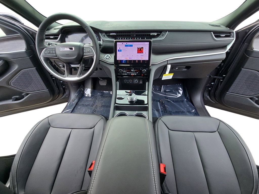 New 2025 Jeep Grand Cherokee Limited w/ Black Appearance Package AWD/4WD image 9