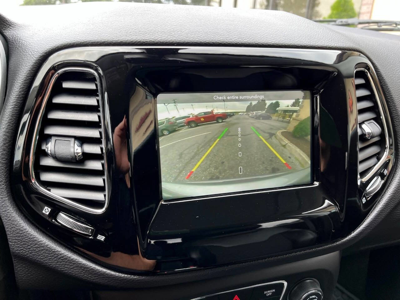 Used 2019 Jeep Compass Latitude image 22