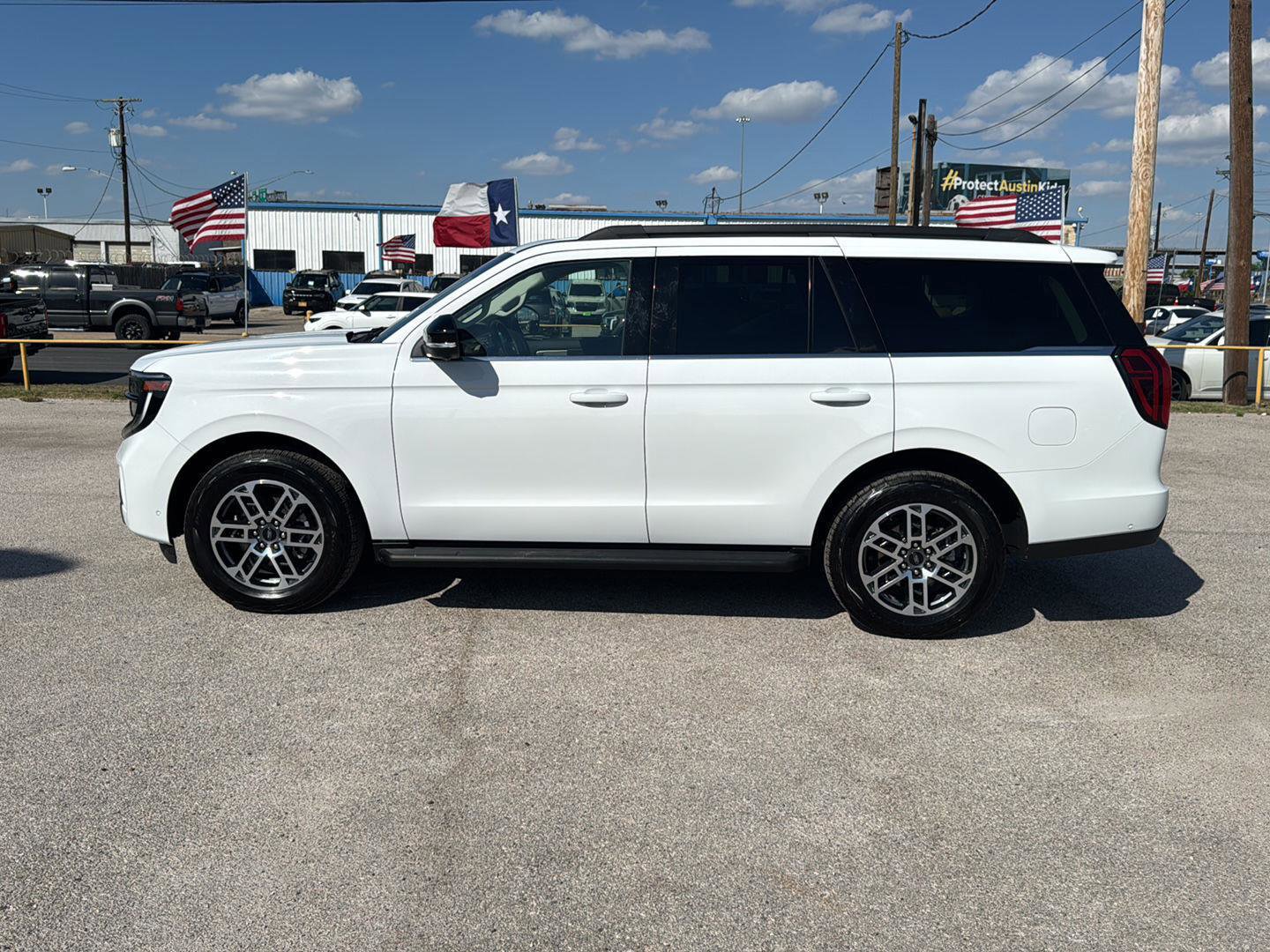 Used 2025 Ford Expedition Active image 4