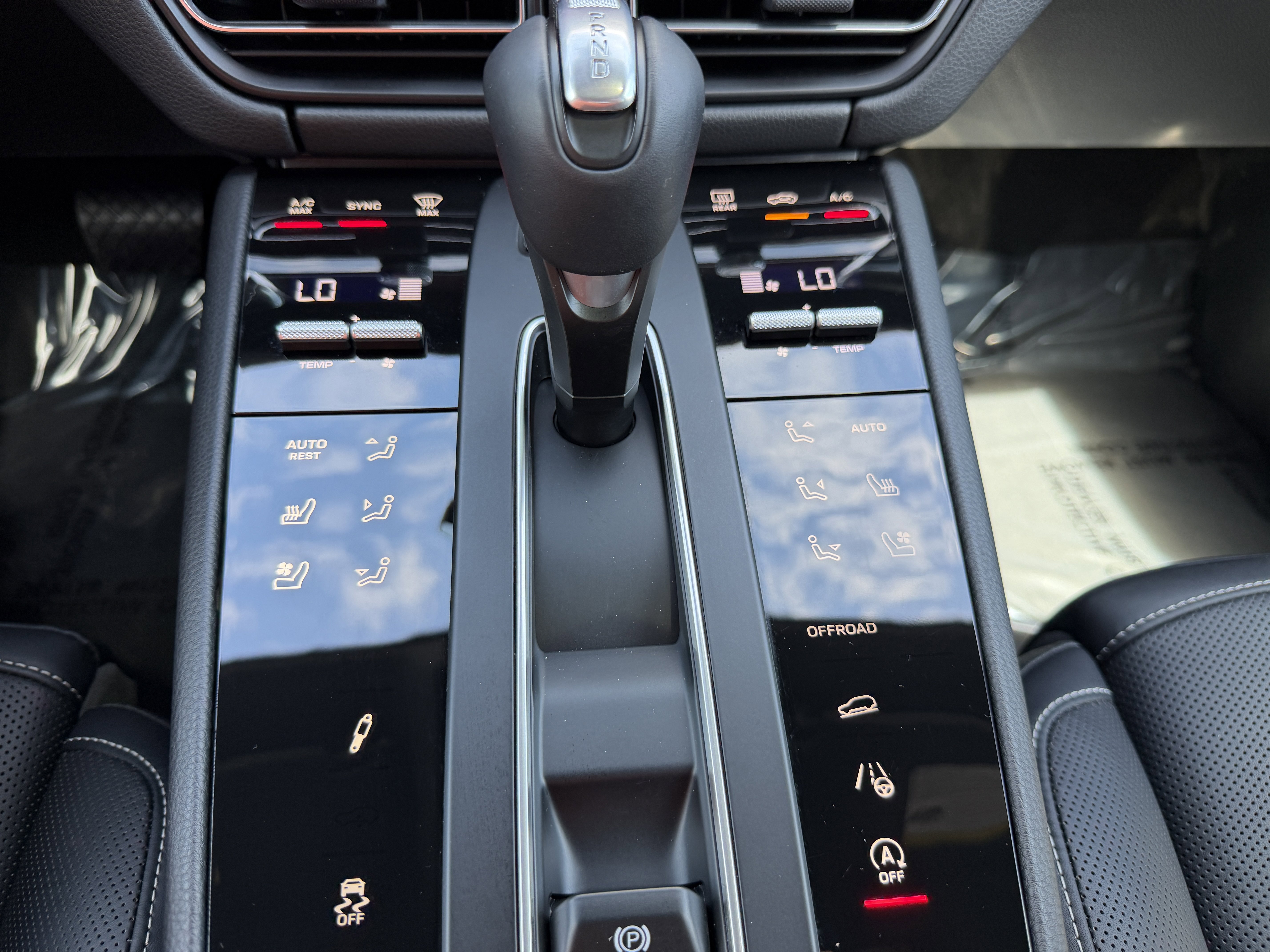 Certified 2025 Porsche Macan Turbo image 31