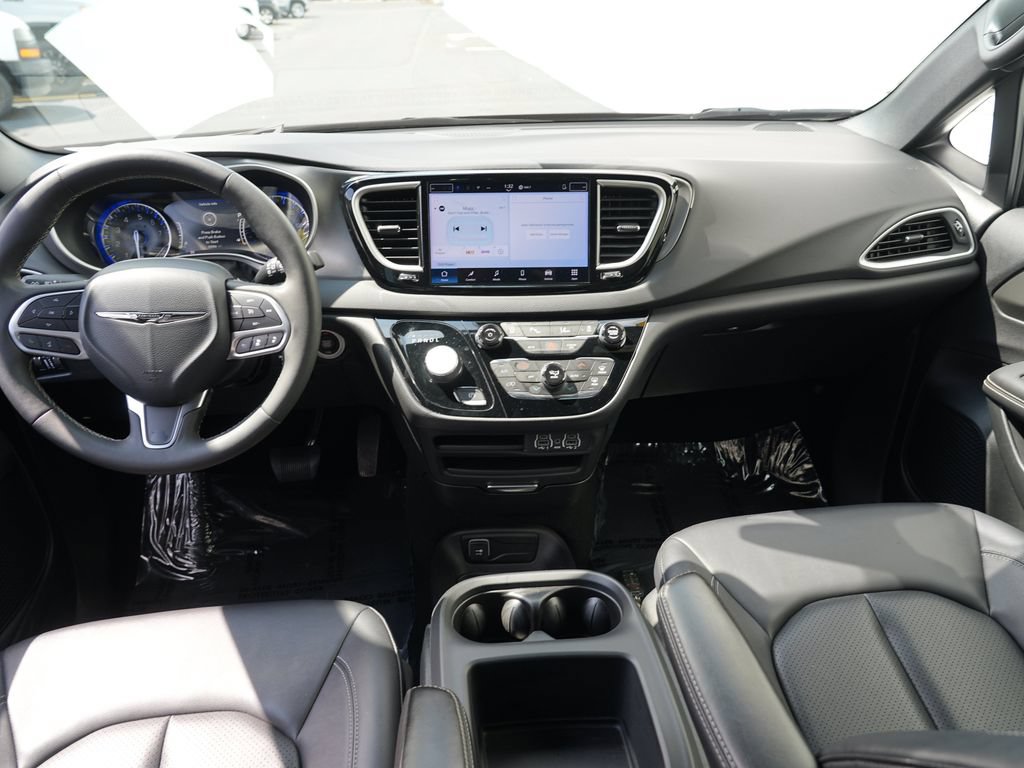 Used 2025 Chrysler Pacifica Select FWD image 24
