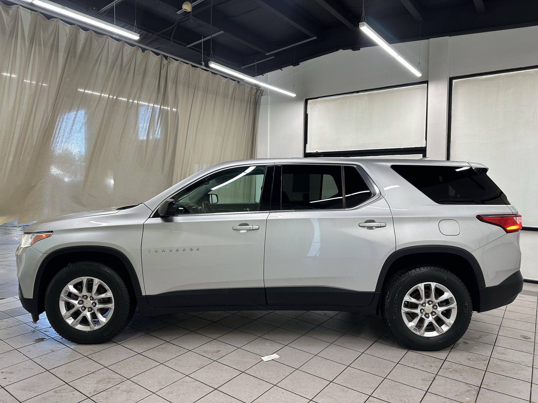 Used 2018 Chevrolet Traverse LS FWD image 10