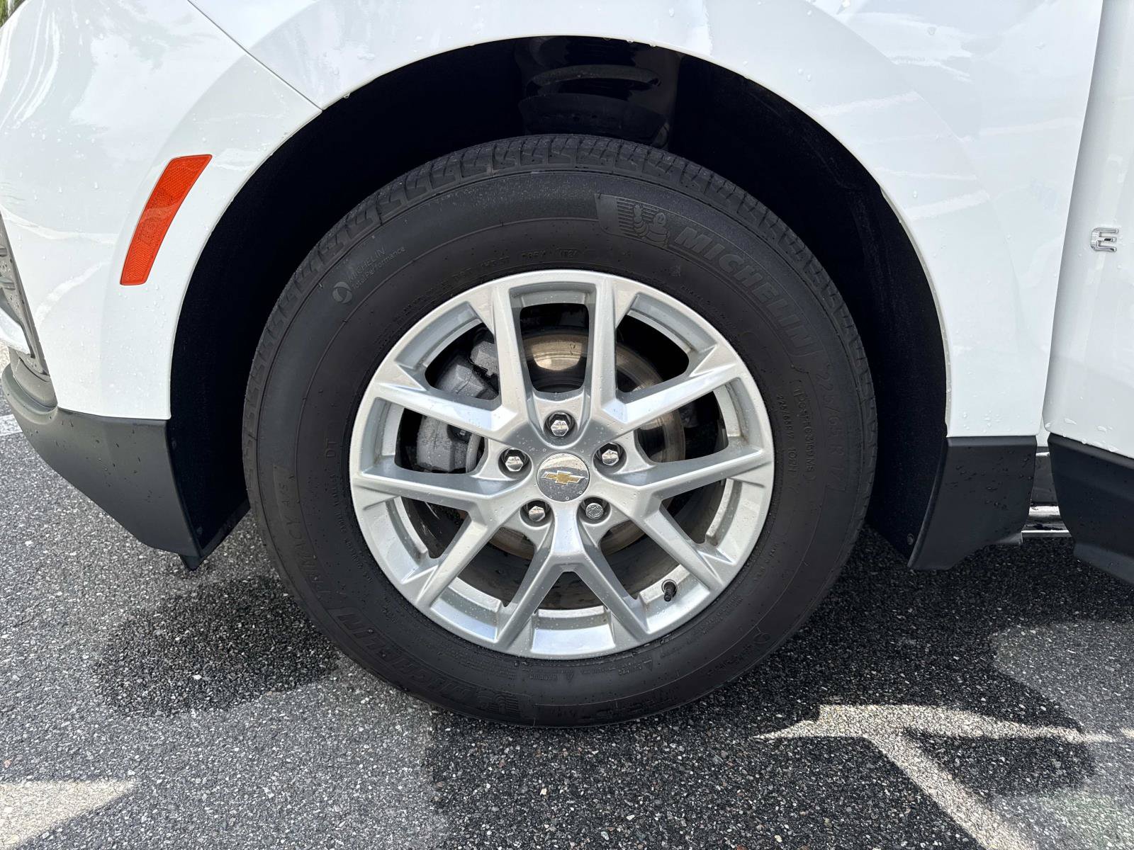 Used 2024 Chevrolet Equinox LS FWD image 32