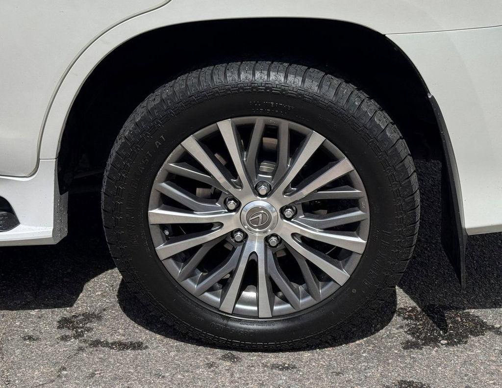 Used 2018 Lexus LX 570 4WD image 12