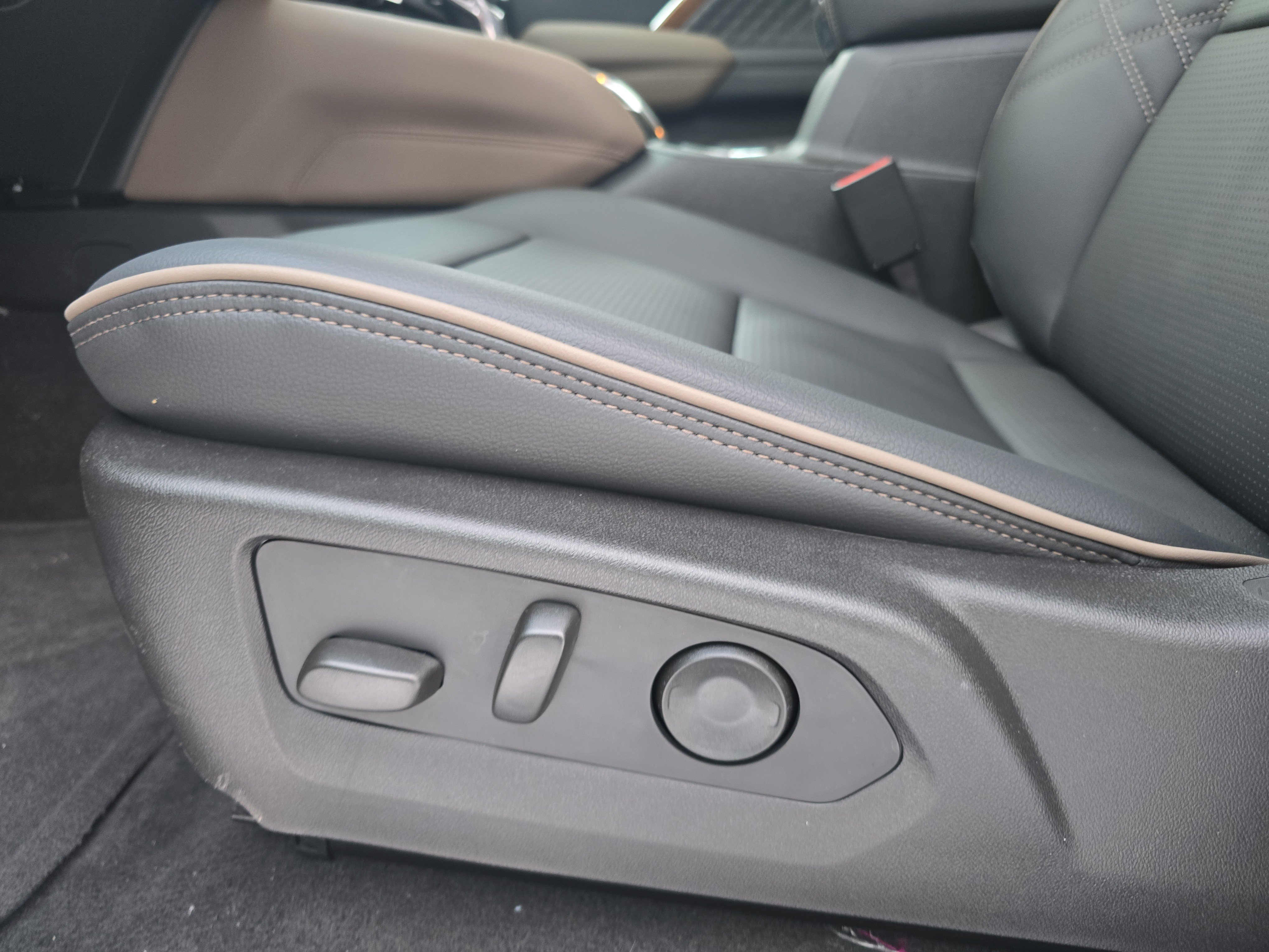 New 2026 GMC Canyon Denali image 12