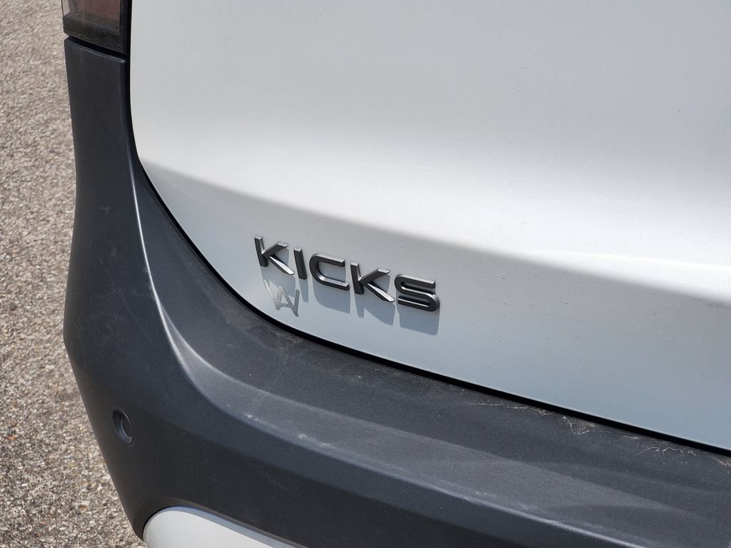 Used 2025 Nissan Kicks SR AWD/4WD image 7