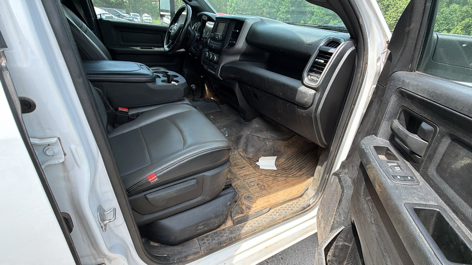 Used 2022 RAM 3500 Tradesman w/ Chrome Appearance Group AWD/4WD image 19