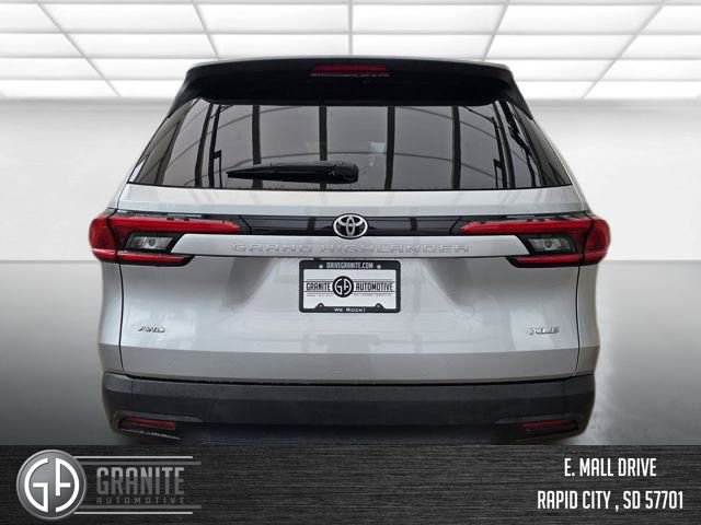 Used 2024 Toyota Grand Highlander XLE image 4