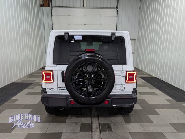 Used 2025 Jeep Wrangler Unlimited Sahara AWD/4WD image 3