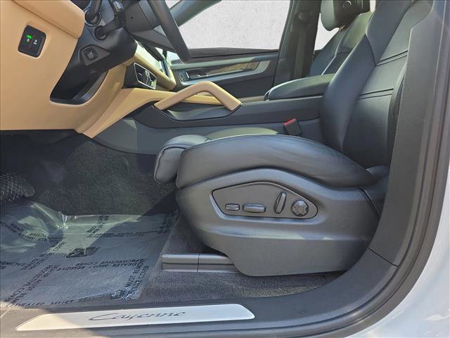 Used 2024 Porsche Cayenne Coupe AWD/4WD image 29